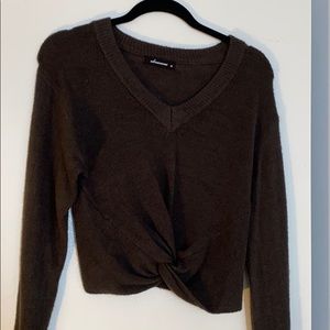 Cropped long sleeve sweater top